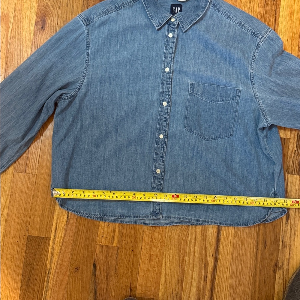 GAP Women’s Crop Light Blue Denim Shirt, size large tall - Picture 10 of 12